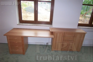 Psací stůl v kombinaci s komodou 131113 - interiér rodinného domu