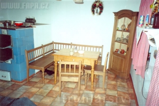 Dřevěný masivní jídelní stůl - rohová lavice a smrkové židle 311105 - Repliky nábytku jako od babičky v novém provedení na zakázku
